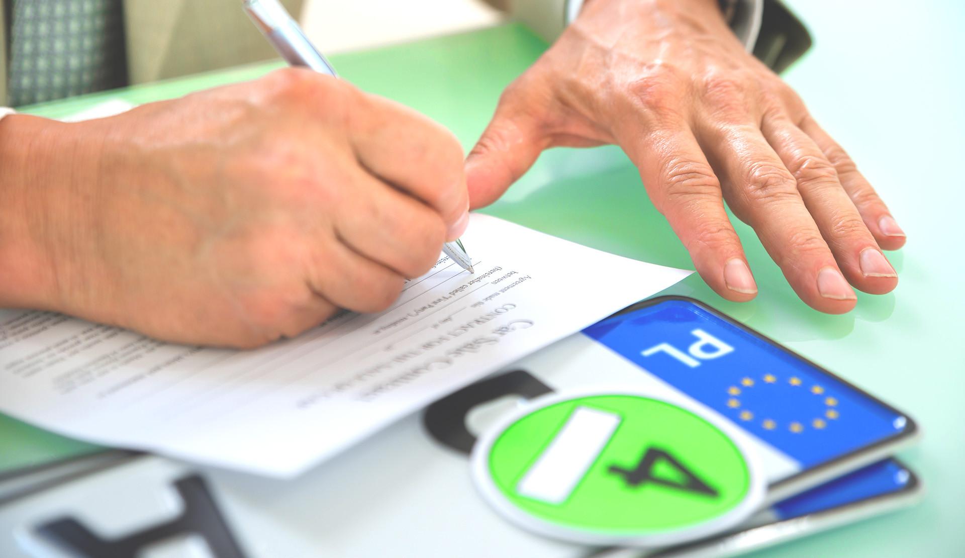 Jakie dokumenty są potrzebne do rejestracji samochodu?