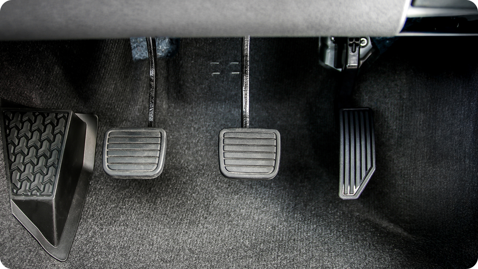 pedały w samochodzie